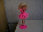 barbie met fluor roze kleding uit 1966 van mattel, Verzamelen, Poppen, Ophalen of Verzenden, Zo goed als nieuw, Overige typen