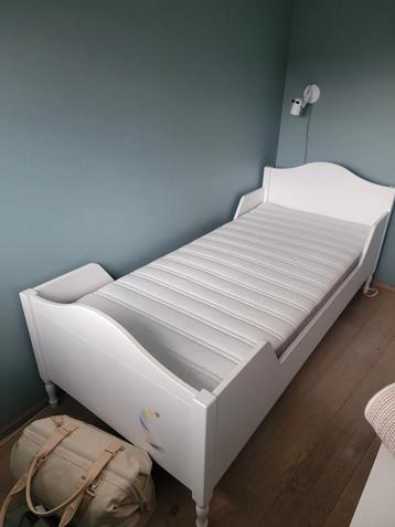 Wit kinderbed met ikea matras beschikbaar voor biedingen