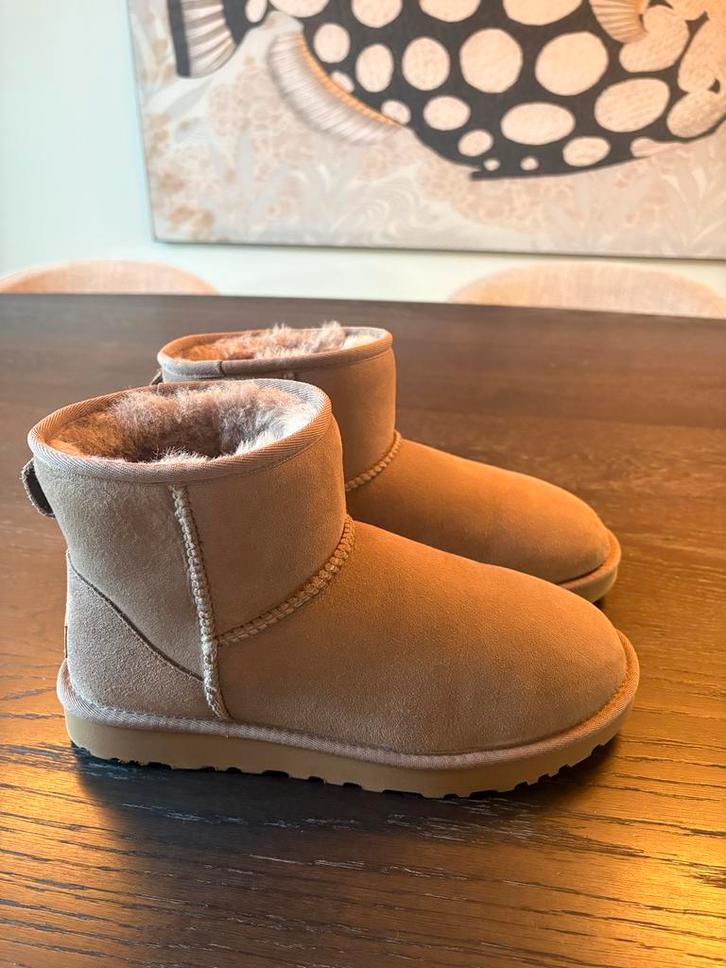 UGGS Classic Mini Caribou - Maat 41 - Nieuw!, Kleding | Dames, Schoenen, Nieuw, Bruin, Ophalen of Verzenden