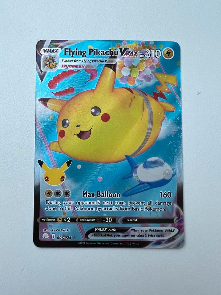 Flying Pikachu VMAX - 007/025 - Near Mint, Hobby en Vrije tijd, Verzamelkaartspellen | Pokémon, Zo goed als nieuw, Losse kaart