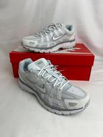 Nike p-6000 platinum grey (maat 44.5)