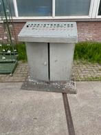 Oude electrische schakelkast, Ophalen