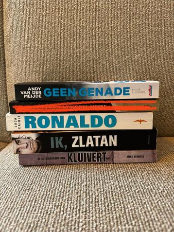 Diverse boeken over voetbal(lers) beschikbaar voor biedingen