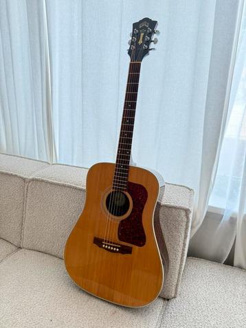 Guild D40 uit 2002 met element en orginele case beschikbaar voor biedingen