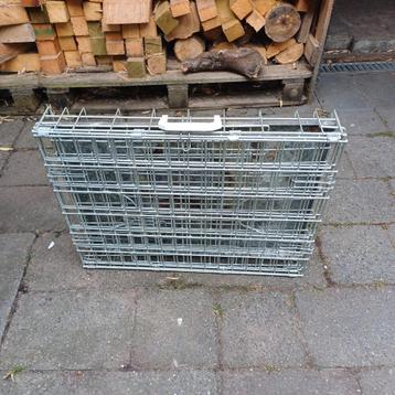 honden-kattten bench beschikbaar voor biedingen