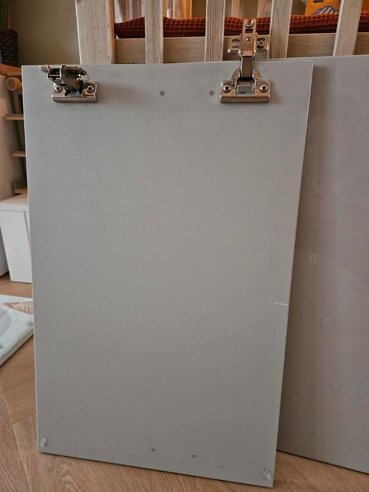 Ikea Besta deurtjes grijs glans, Huis en Inrichting, Keuken | Keukenelementen, Gebruikt, Minder dan 100 cm, 50 tot 100 cm, Minder dan 25 cm