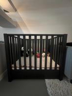 Mat zwarte box met NIEUW matras en boxkleed, Ophalen of Verzenden, Gebruikt, Ledikant