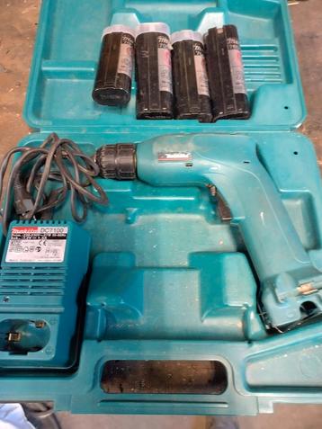 Makita boormachine 6018d 7.2v 4 accu's werkend beschikbaar voor biedingen
