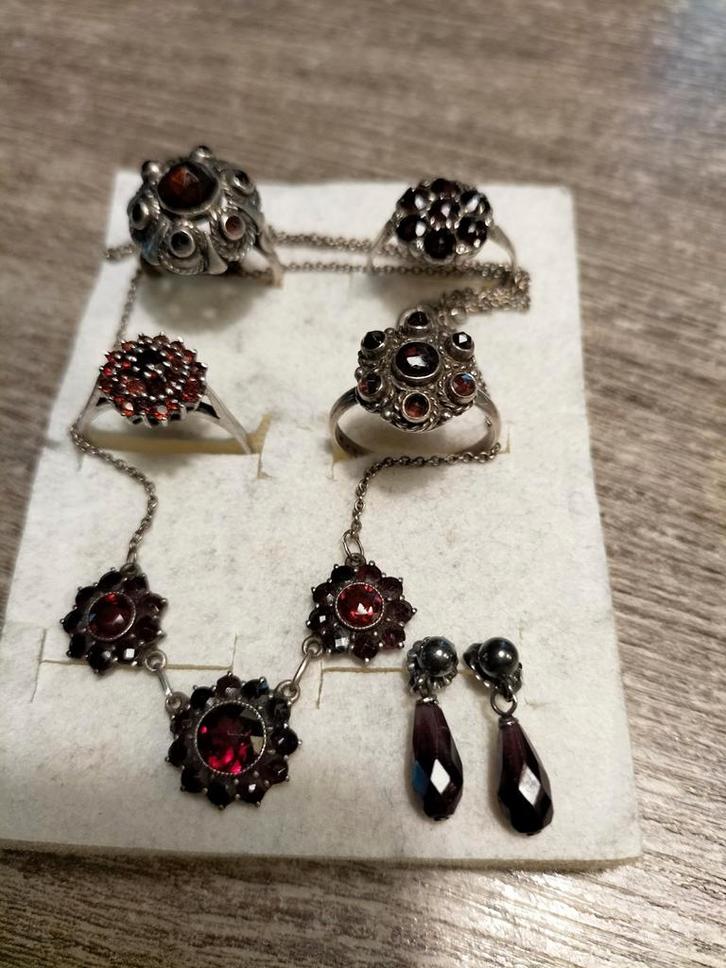 Antieke Boheemse granaten sieraden., Sieraden, Tassen en Uiterlijk, Antieke sieraden, Zilver, Verzenden