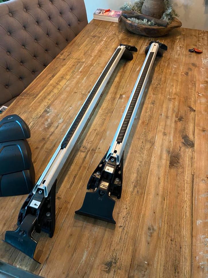 Originele Volvo V60 dakdragers (bj 2016) met slotkappen, Auto diversen, Dakdragers, Gebruikt, Ophalen