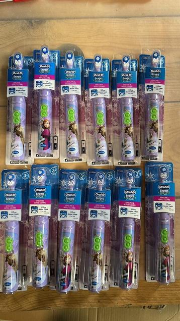Partij elektriche oralB tandeborstels  beschikbaar voor biedingen