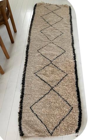 Vintage marrokaans wollen kleed loper beschikbaar voor biedingen