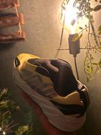 Yeezy 700 mnvn, Kleding | Heren, Schoenen, Overige kleuren, Sportschoenen, Ophalen of Verzenden, Zo goed als nieuw