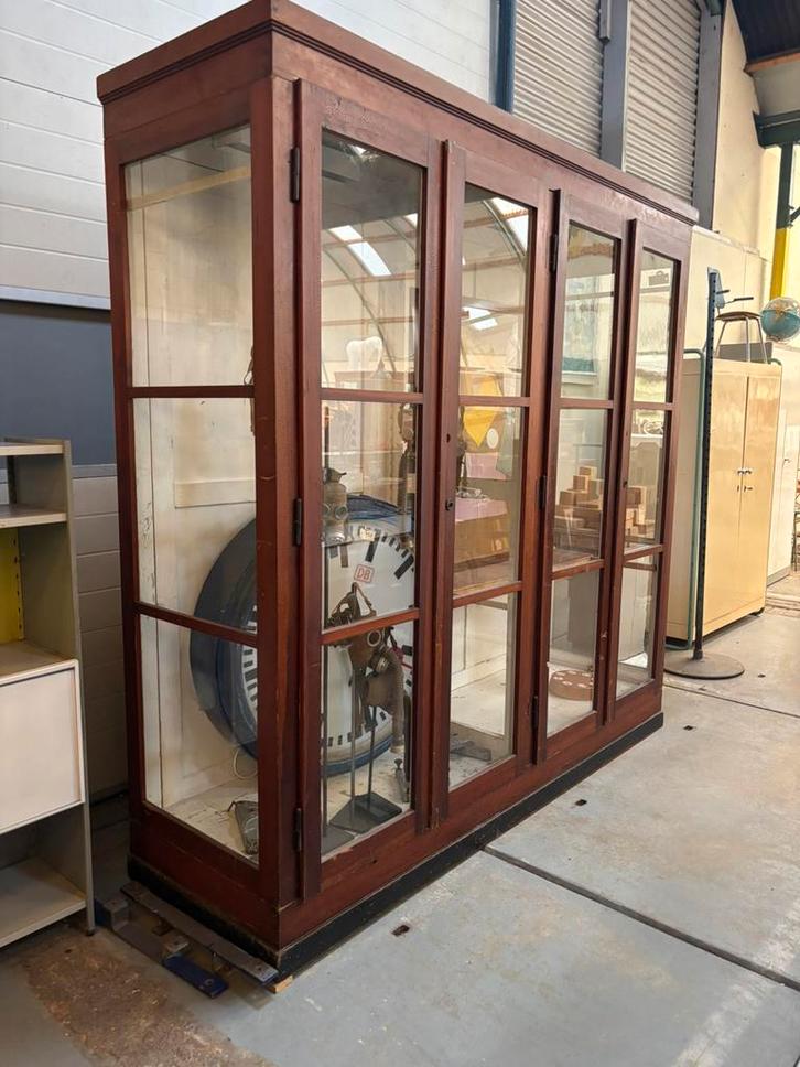 Antieke museumkast, Huis en Inrichting, Kasten | Vitrinekasten, Gebruikt, 200 cm of meer, 200 cm of meer, 50 tot 75 cm, Met deur(en)