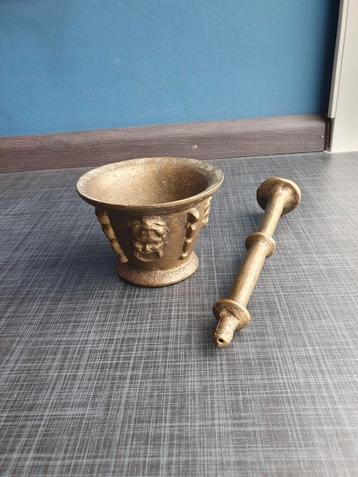 Bronzen apothekersvijzel met stamper beschikbaar voor biedingen