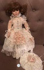Prachtige porseleinen pop van 40 cm groot., Ophalen, Zo goed als nieuw, Pop
