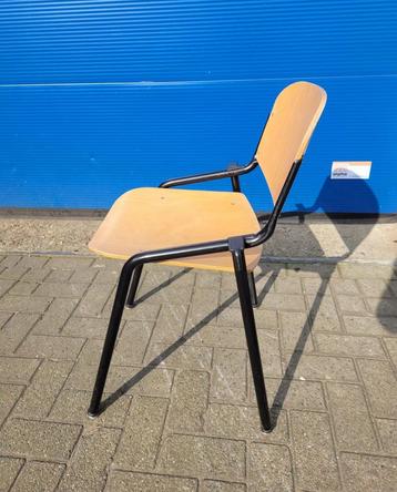 Partij 40x klassieke Eromes stapelstoelen beschikbaar voor biedingen