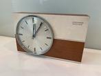 Junghans electronic, Ato-Mat, tafelklok, Teak Hot # 60s, Wekker of Tafelklok, Ophalen of Verzenden, Zo goed als nieuw, X
