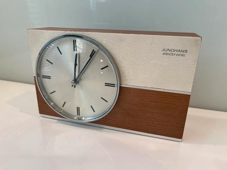 Junghans electronic, Ato-Mat, tafelklok, Teak Hot # 60s, Huis en Inrichting, Woonaccessoires | Klokken, Zo goed als nieuw, Wekker of Tafelklok