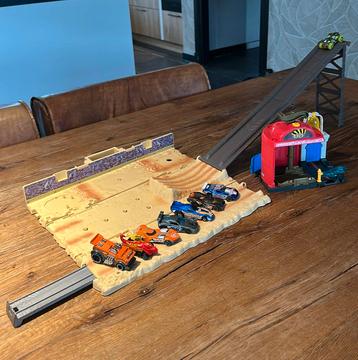 Hotwheels  8 stuks met accessoires beschikbaar voor biedingen