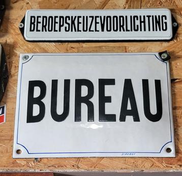 2 oude emaille borden  beschikbaar voor biedingen