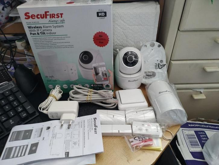 SecuFirst WiFi IP-Camera Pan Tilt Zoom met alarmsysteem, Doe-het-zelf en Verbouw, Alarmsystemen, Nieuw, Compleet systeem, Beweging