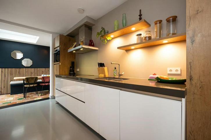 MODERNE KEUKEN INCL APPARATUUR - DEMONTEREN BIJ KOOP, Huis en Inrichting, Keuken | Complete keukens, Zo goed als nieuw, Enkelwandige keuken