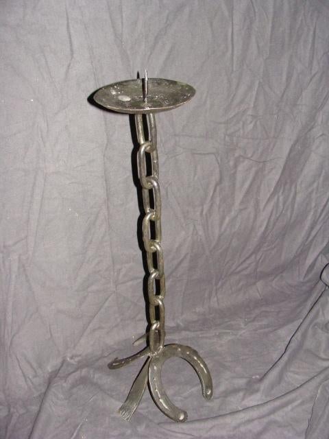 Kandelaar van metaal ketting op hoefijzers, Huis en Inrichting, Woonaccessoires | Kandelaars en Kaarsen, Gebruikt, Kandelaar, 50 tot 75 cm