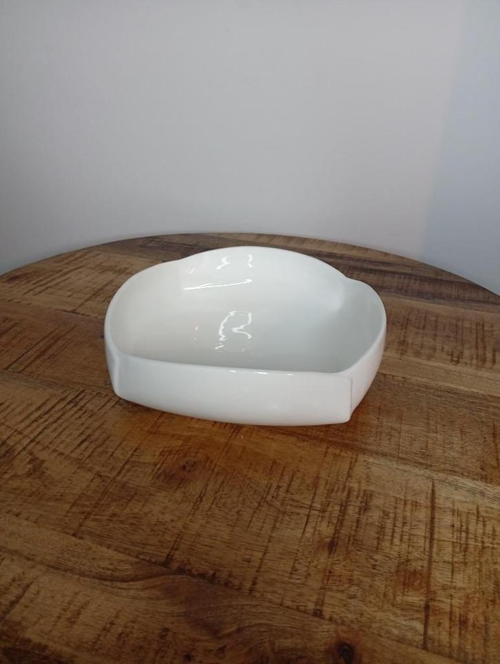 Serax schaal of bord – Ann Van Hoey, Huis en Inrichting, Keuken | Servies, Zo goed als nieuw, Schaal of Schalen, Effen, Keramiek