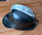 Oude brandweerhelm, Ophalen