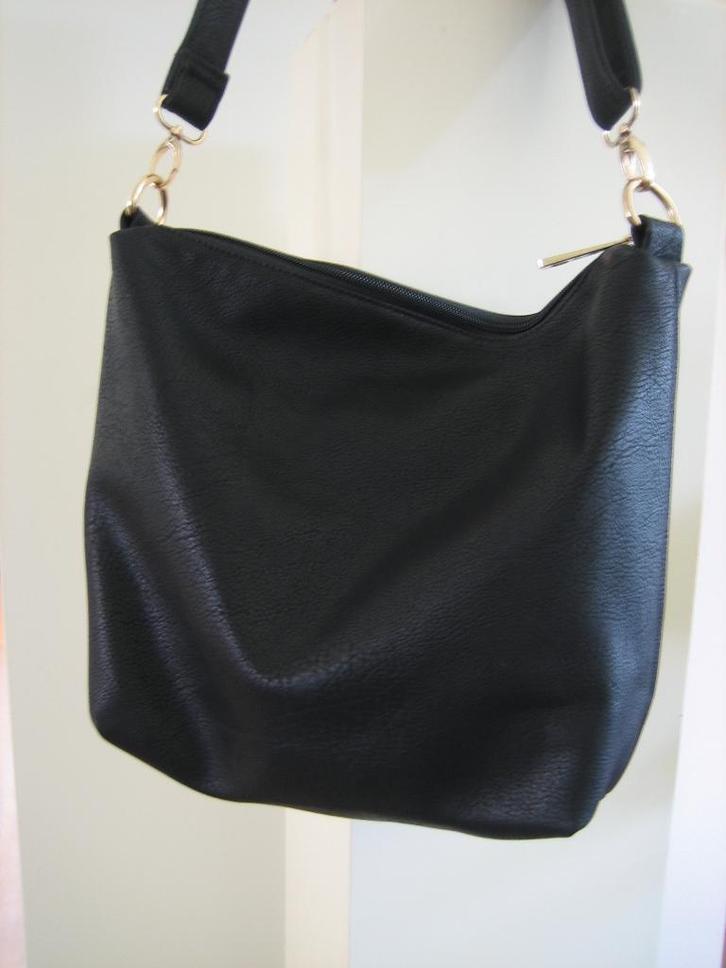 Handige ruime zwarte lederlook schoudertas ANGELO snazzeys, Sieraden, Tassen en Uiterlijk, Tassen | Damestassen, Nieuw, Shopper