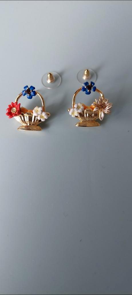 Les nereides😊oorbellen bloemen, Sieraden, Tassen en Uiterlijk, Oorbellen, Zo goed als nieuw, Knopjes of Stekers, Overige materialen