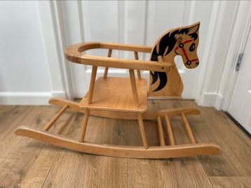  Vintage houten hobbelpaard met rugleuning beschikbaar voor biedingen