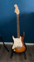 Linkshandige Fender Strat Squier Affinity series, Muziek en Instrumenten, Solid body, Ophalen of Verzenden, Zo goed als nieuw