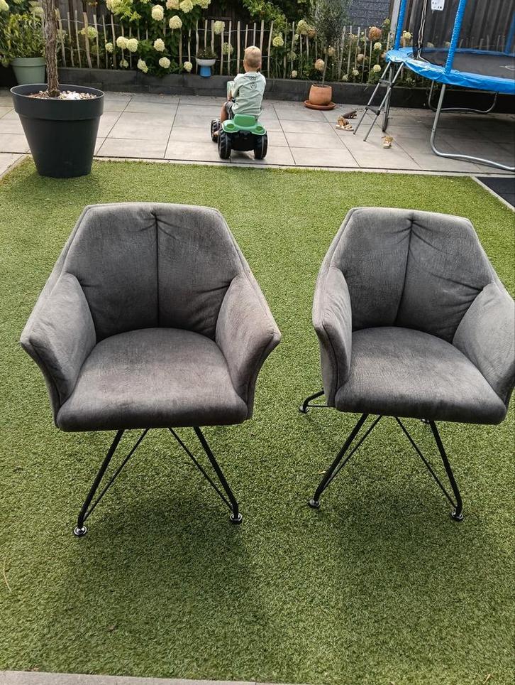 3 Grijze Stoelen met Metalen Poten, Huis en Inrichting, Stoelen, Zo goed als nieuw, Twee, Metaal, Stof, Grijs, Ophalen