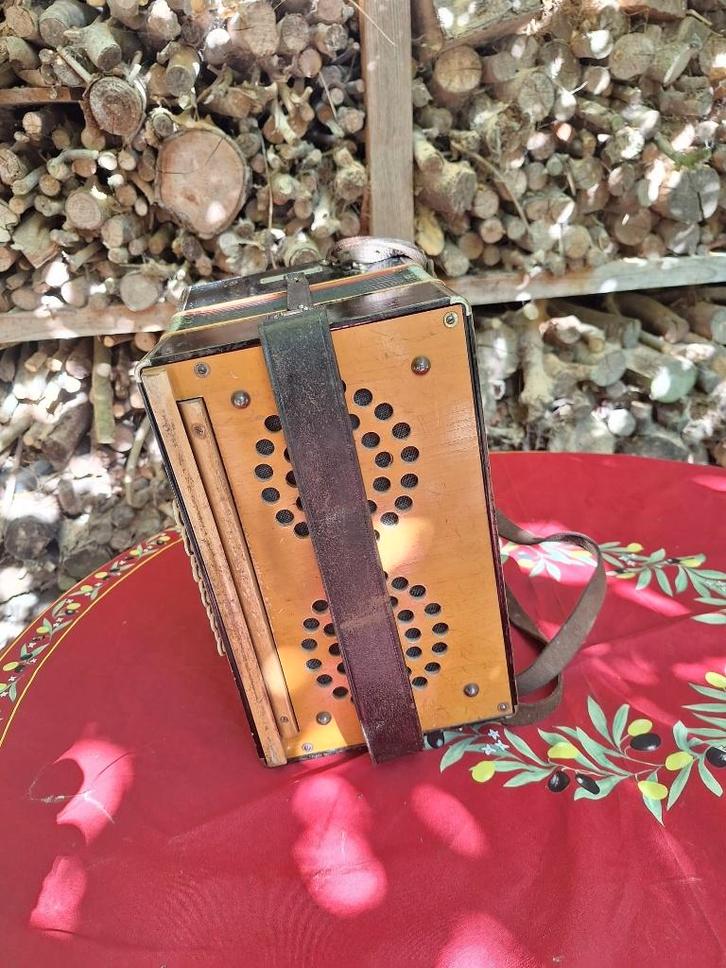 Diatonische accordeon, Muziek en Instrumenten, Accordeons, Gebruikt, Knopaccordeon, Overige formaten, Hohner, Met riemen, Ophalen