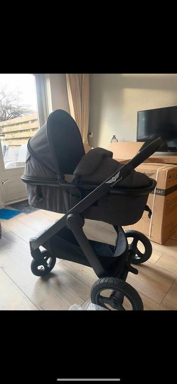 Gebruikte kinderwagen beschikbaar voor biedingen