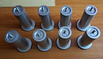 Aluminium poten, bijv. voor onder een bed of plateau beschikbaar voor biedingen