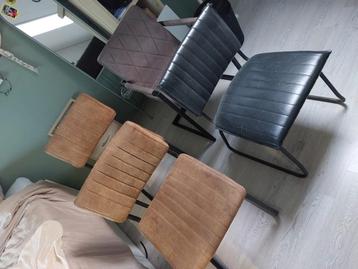 Eetkamer stoelen beschikbaar voor biedingen