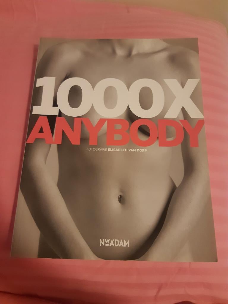 VIVA Sara Kroos - 1000 x Anybody, Boeken, Sara Kroos; Daphne Deckers; Saskia Noort; Nico Dijkshoorn, Ophalen of Verzenden, Zo goed als nieuw