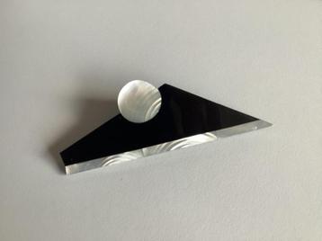 vintage geometrische broche met parelmoer beschikbaar voor biedingen