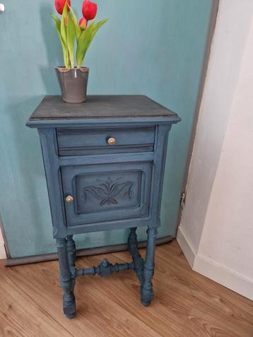 Vintage Nachtkastje - Gerestyled met Houtbewerking beschikbaar voor biedingen