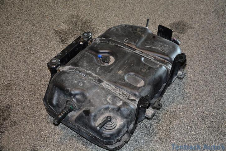 Ad blue brandstof tank Jeep Grand Cherokee 52030435, Auto-onderdelen, Brandstofsystemen, Jeep, Gebruikt, Ophalen of Verzenden