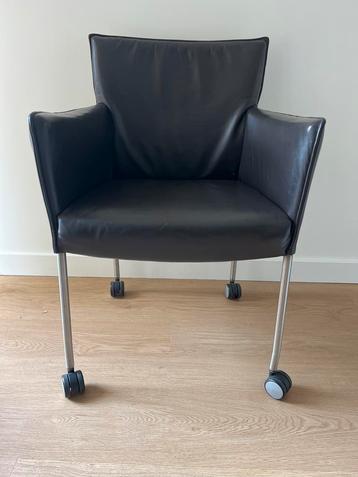 Design on Stock ‘Amra’ Eetkamerstoelen (4) beschikbaar voor biedingen