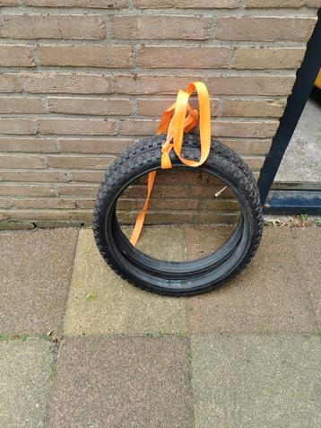 Binnen en buitenband 20 inch beschikbaar voor biedingen