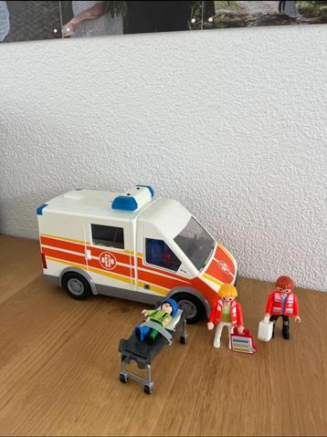 Playmobil ambulance beschikbaar voor biedingen