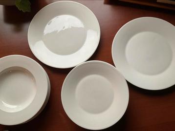 New york servies / 14 borden beschikbaar voor biedingen