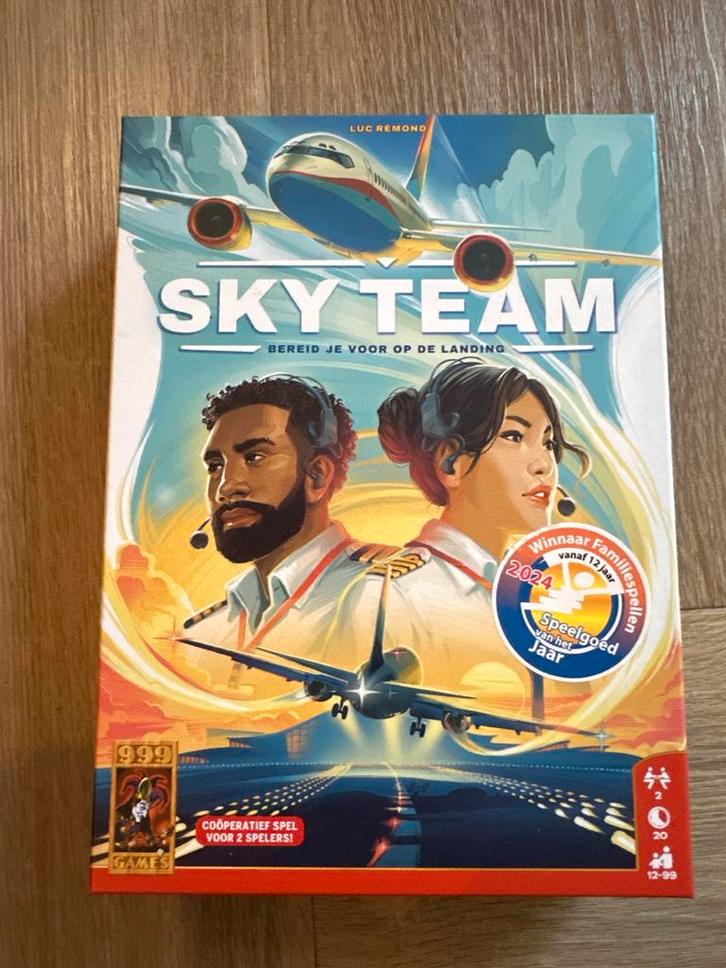 Skyteam Bordspel - Coöperatief!, Hobby en Vrije tijd, Gezelschapsspellen | Bordspellen, Zo goed als nieuw, Een of twee spelers