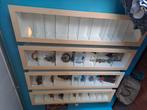 Bertby vitrinekasten, Huis en Inrichting, Kasten | Vitrinekasten, Ophalen, Minder dan 50 cm, Gebruikt, Minder dan 25 cm