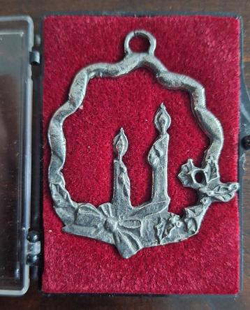 Kerst - 2 tinnen versieringen beschikbaar voor biedingen